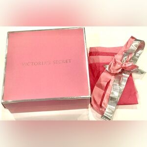 VICTORIA’S SECRET Large Gift Box in Pink and Silver, with Ribbons+4 Tissues